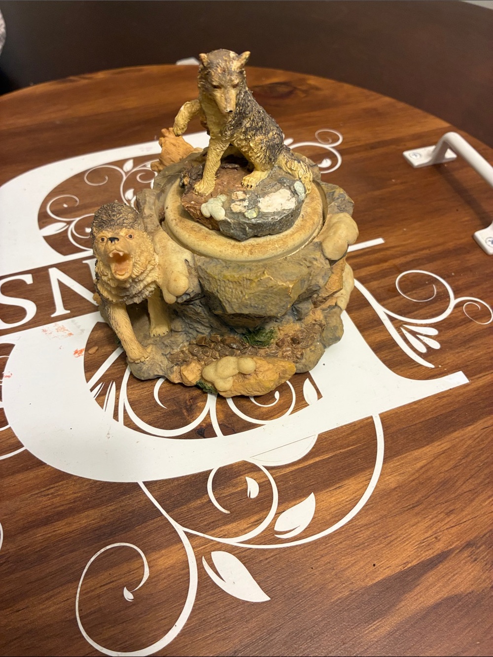 Vintage T.M.W.F.S 1990s Decorative Wolf and Dog Figurine Fountain music box -